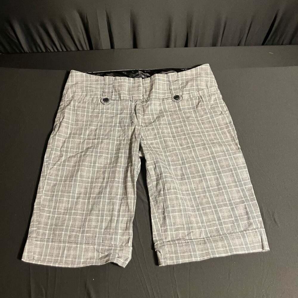 Maurices Women's Gray Black Plaid Cuffed Bermuda Shorts Size 9/10